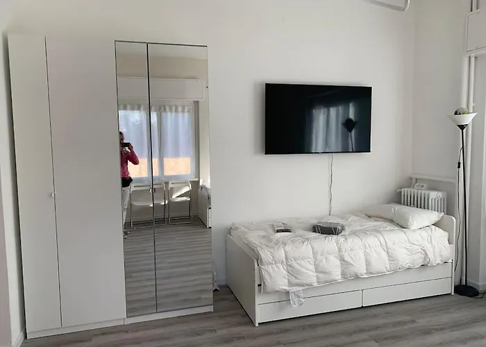 Sunny -Entire Apartment Milan Center- 24H Check-In